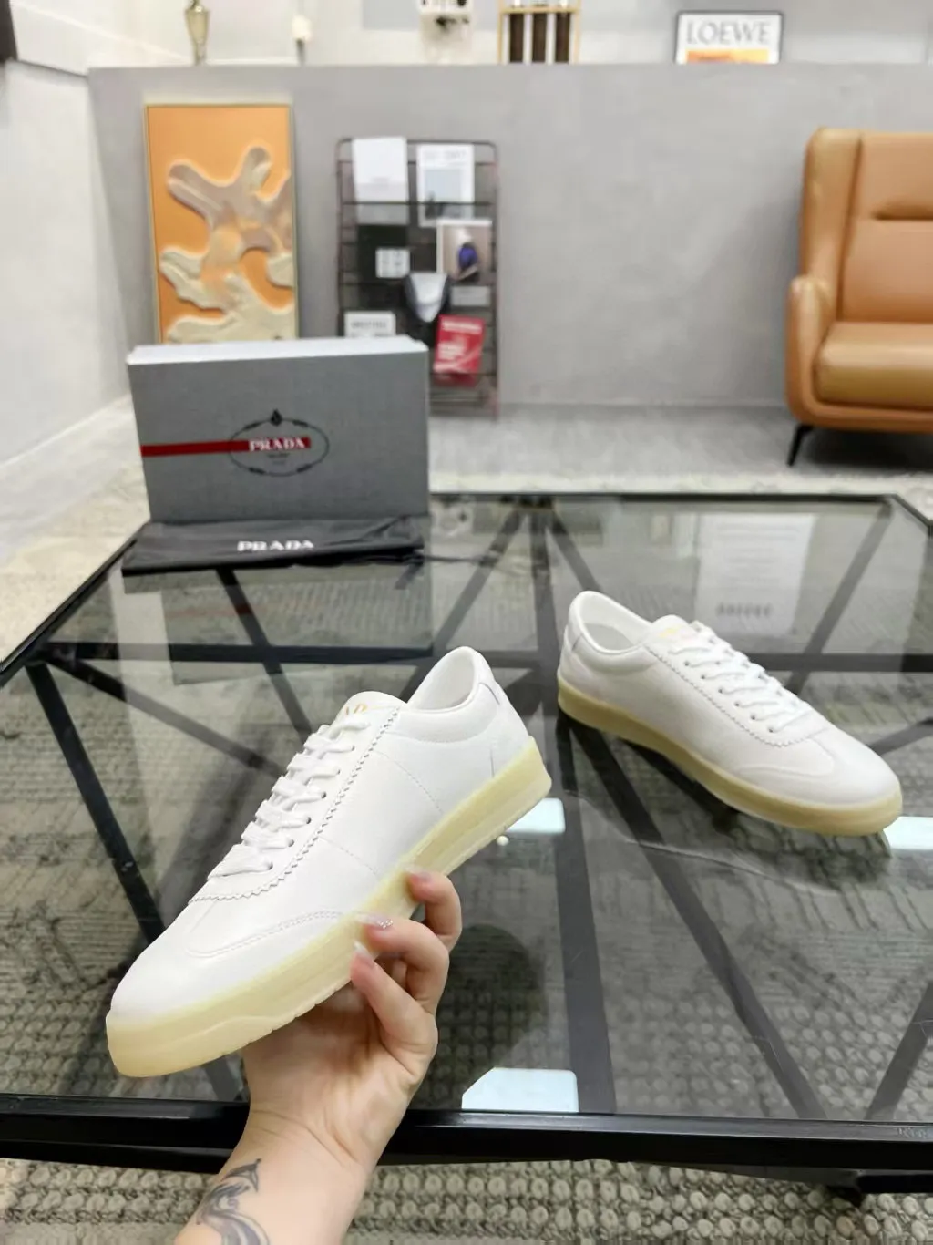 Factory price: 380💰Prada new men's leather sports shoes, the highest version on the market, any comparison is welcome🆚! The original leather has excellent texture and is super high-end! Fetal sheep net lining imported from Italy, removable pad! Luxurious materials and fine workmanship, highly recommended! Code number: 38-44, customized 45